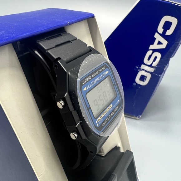 Casio Illuminator Unisex  Watch F105-10S. NWOT - Picture 2 of 4